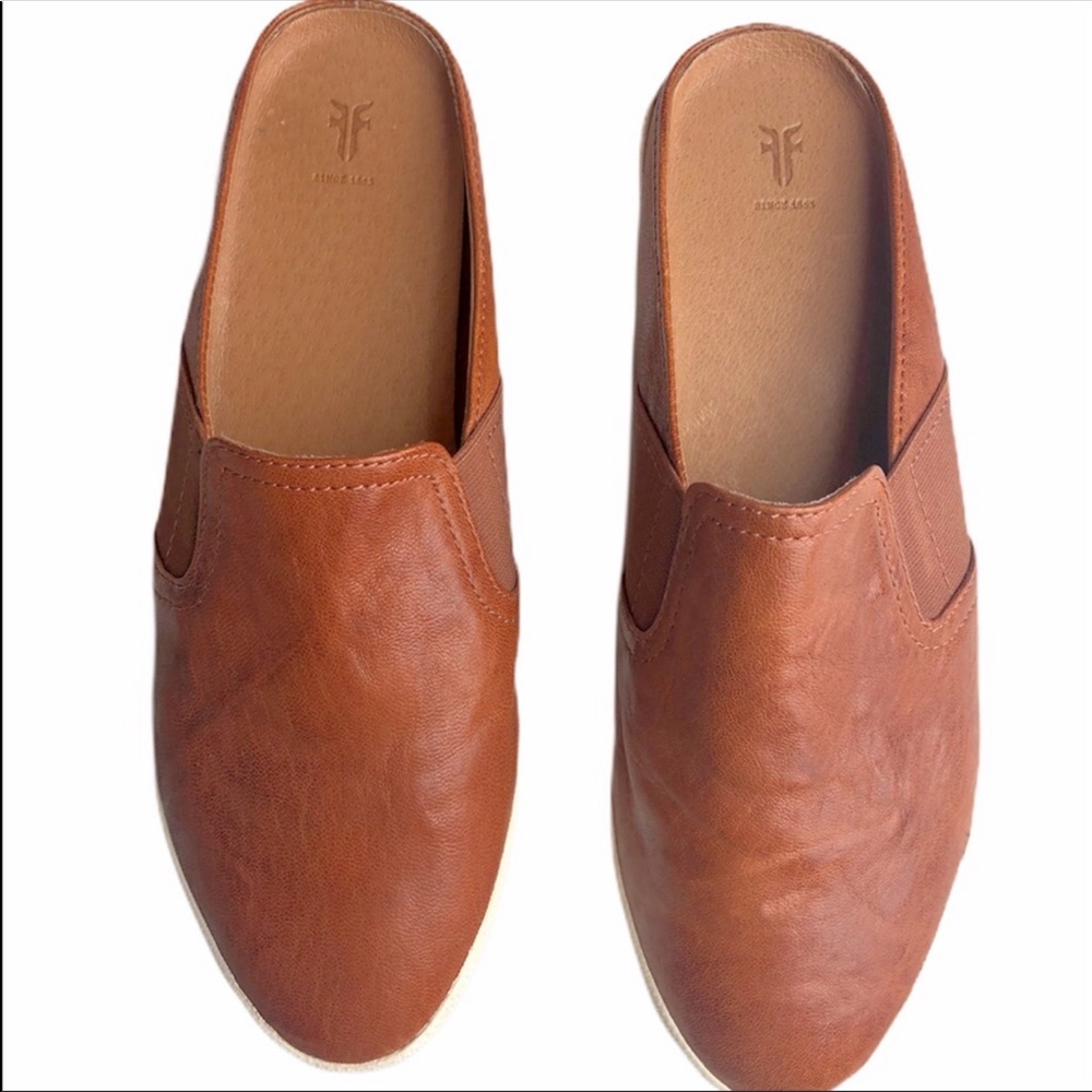Frye Melanie Gore cognac leather flats 8